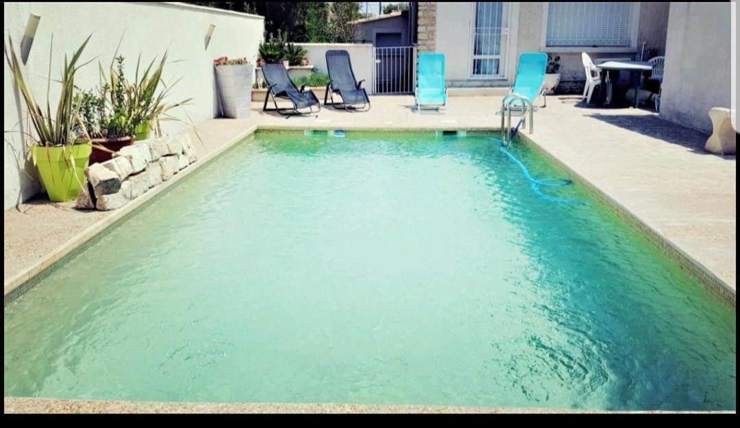 suite parentale avec petit sejour et PISCINE Carpentras Extérieur photo