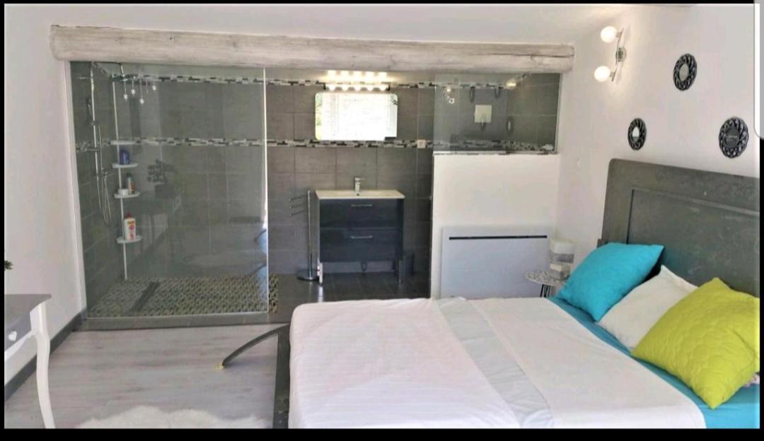 suite parentale avec petit sejour et PISCINE Carpentras Extérieur photo
